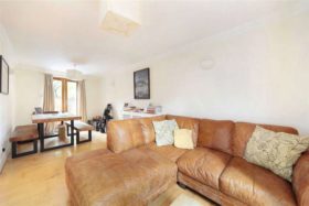 2 bedroom Flat to re...